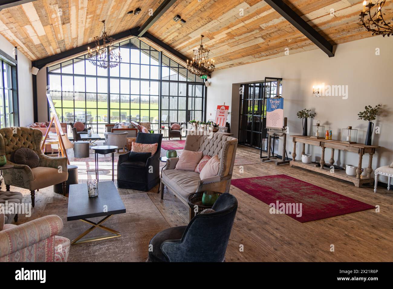 Un lieu de réception vide pour un mariage à Botley Hill Farm dans le Surrey, Royaume-Uni Banque D'Images