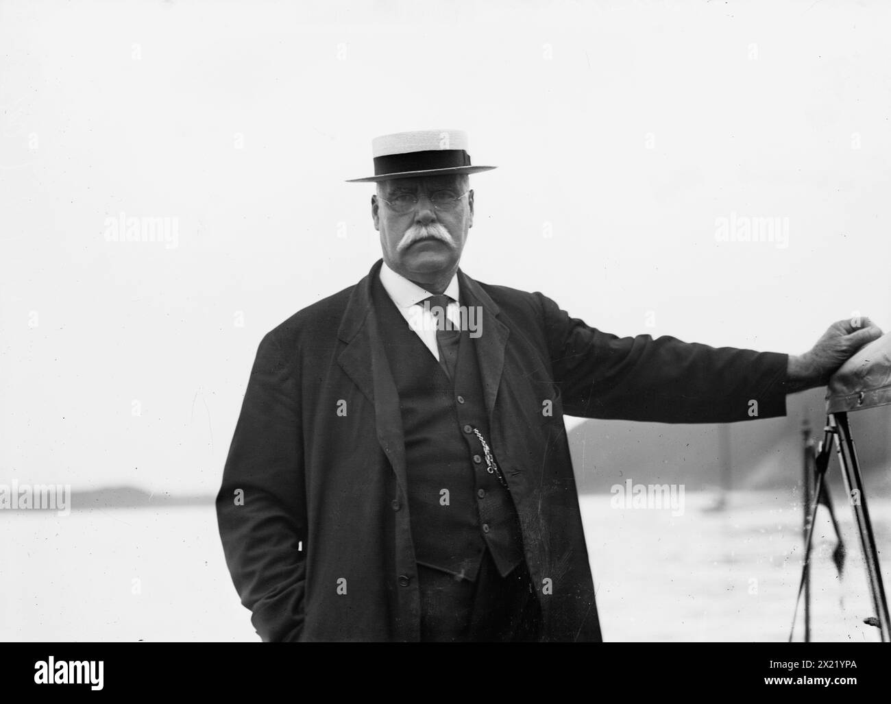 Coach Courtney, entre c1910 et c1915. Montre Charles E. Courtney, entraîneur de l'équipe de l'Université Cornell (1849-1920). Banque D'Images