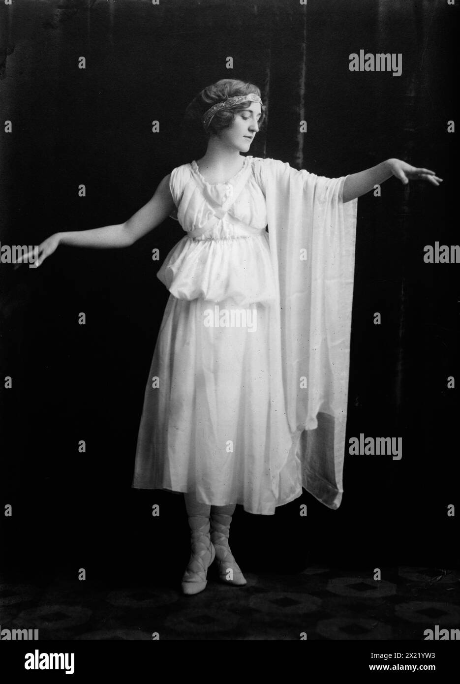 Violet Romer, entre c1910 et c1915. Banque D'Images
