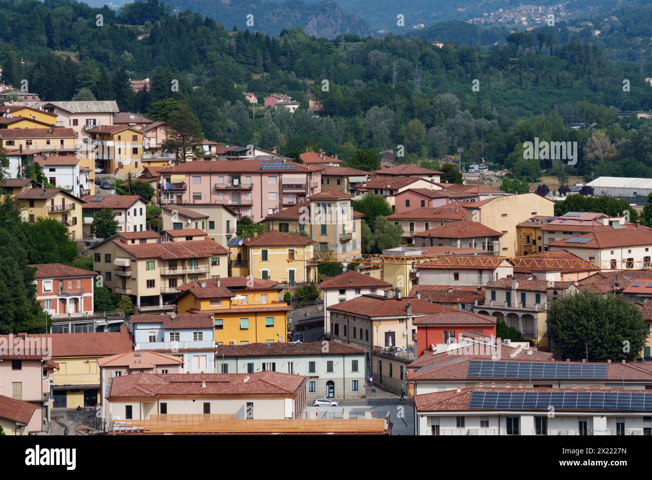 Vue de Castelnuovo di Garfagnana, dans la province de Lucques, Toscane, Italie Banque D'Images