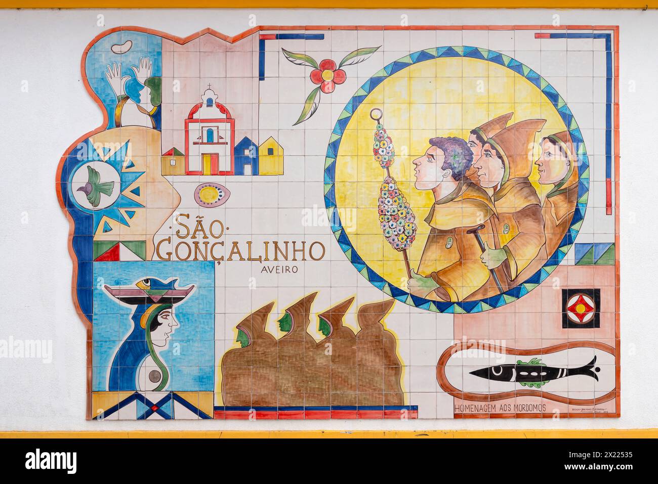 Peinture sur carrelage sur le mur de la Maison auxiliaire de l'église des membres Gonçalinho. Pittoresque et belle petite ville Aveiro au Portugal. Un célèbre po Banque D'Images