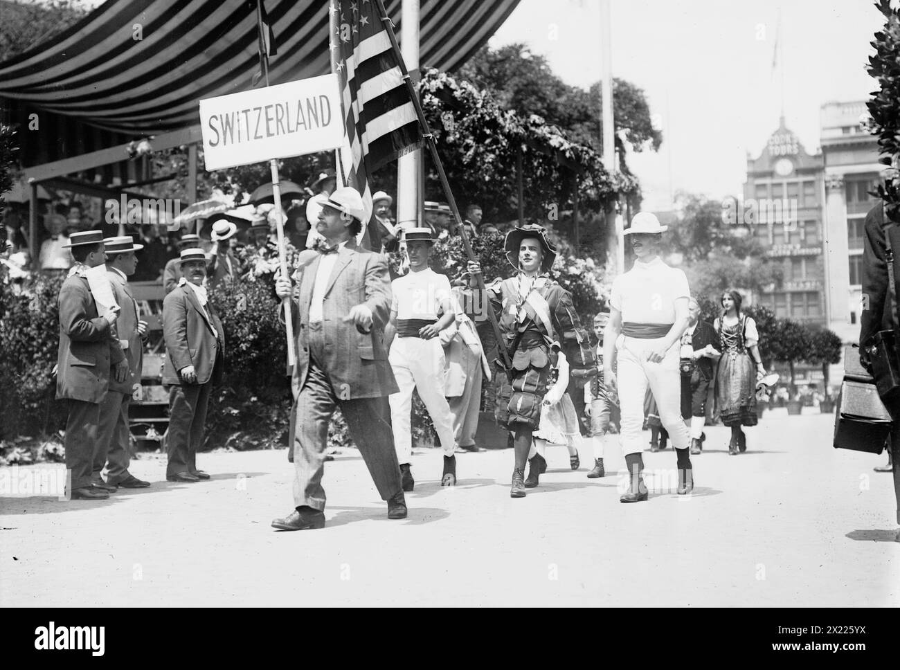 Swiss in N.Y. défilé du 4 juillet, entre c1910 et c1915. Banque D'Images