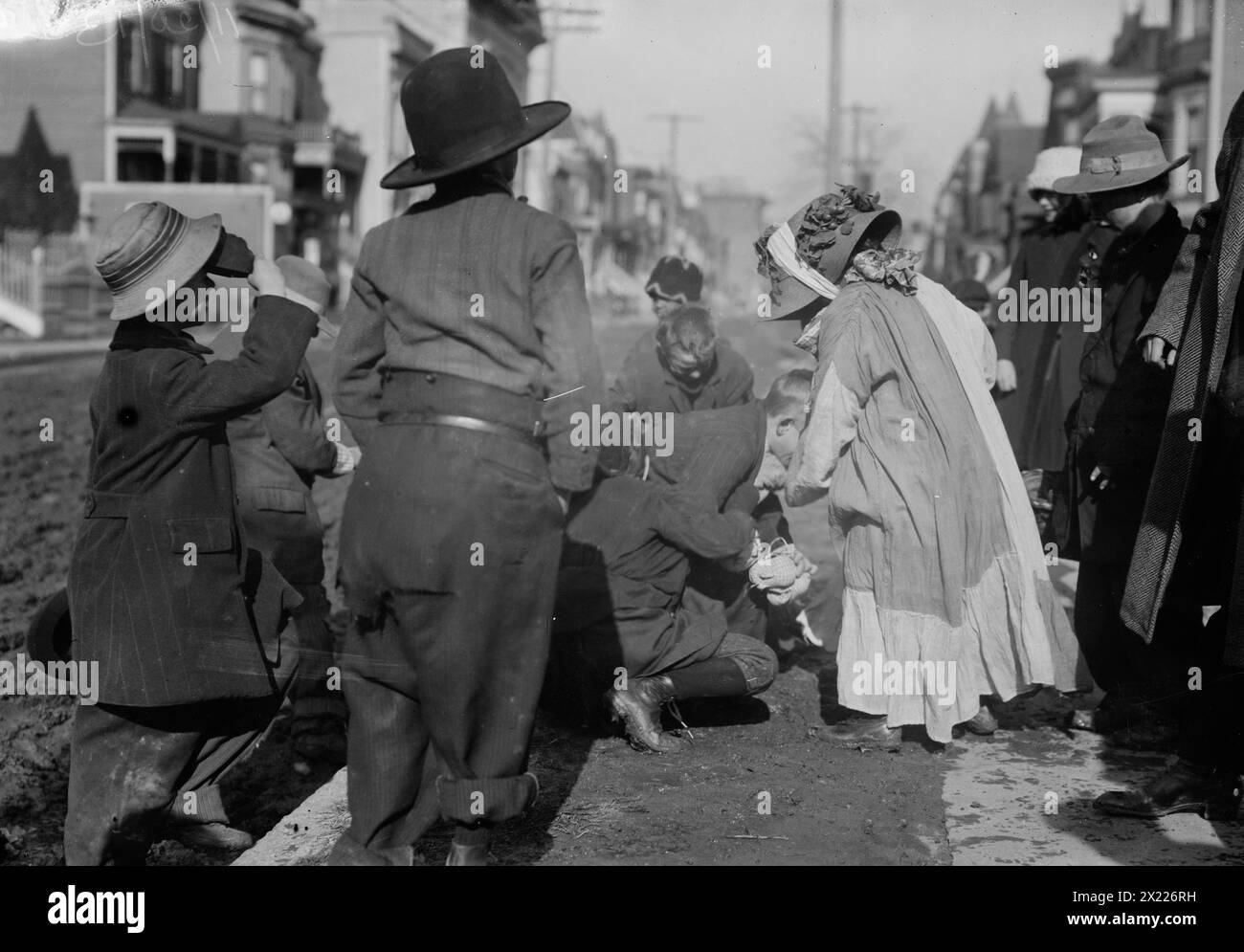 Bousculez pour des pièces, Thanksgiving, entre c1910 et c1915. Banque D'Images