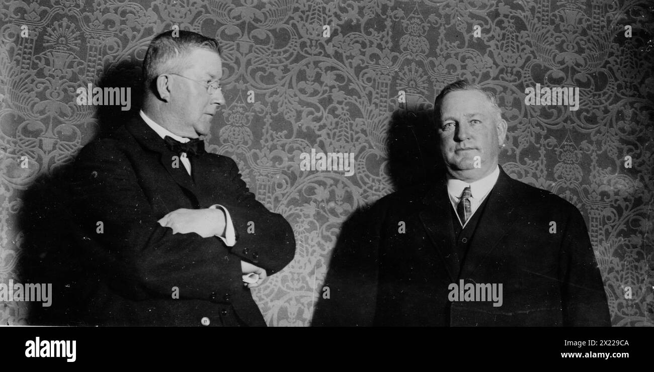 C.F. Murphy et W.H. Fitzpatrick, entre c1910 et c1915. Montre le politicien Charles Francis "Silent Charlie" Murphy (1858-1924) qui a été le leader du Tammany Hall à New York de 1902 à 1924. Banque D'Images