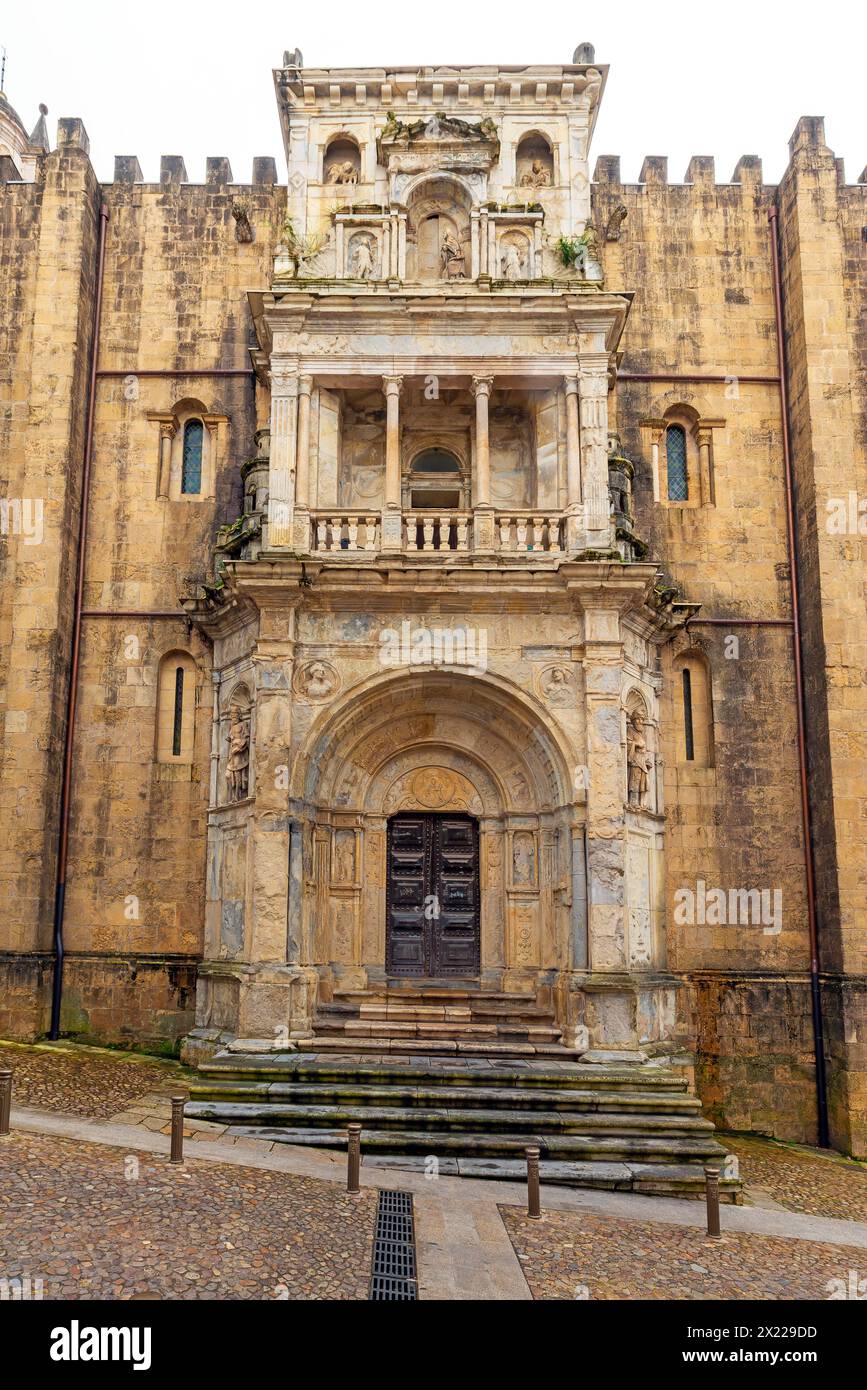 Renaissance Porta Especiosa sur la façade nord de la vieille cathédrale de Coimbra. La vieille cathédrale de Coimbra est un bâtiment romain catholique romain Banque D'Images