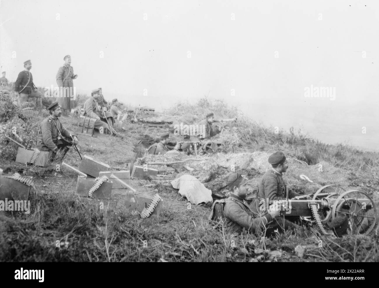 Fusils rapides avant Tchataldja #1, entre c1910 et c1915. Montre les Bulgares ? Avec des canons près de Catalca, Turquie pendant les guerres balkaniques. Banque D'Images