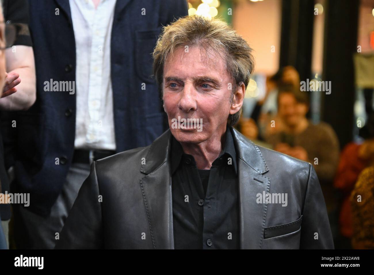 Barry Manilow dévoile une vitrine dédiée à la comédie musicale Harmony de Broadway au Museum of Broadway le 18,2024 avril à New York. Banque D'Images