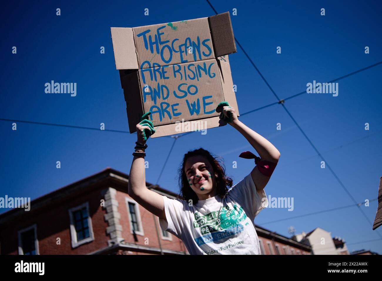 Torino, Italie. 19 avril 2024. Des militants pour le climat participent à la manifestation Global Strike for the Climate, organisée par le mouvement Friday for future à Turin - vendredi 19 avril 2024. Actualités (photo de Marco Alpozzi/Lapresse) crédit : LaPresse/Alamy Live News Banque D'Images