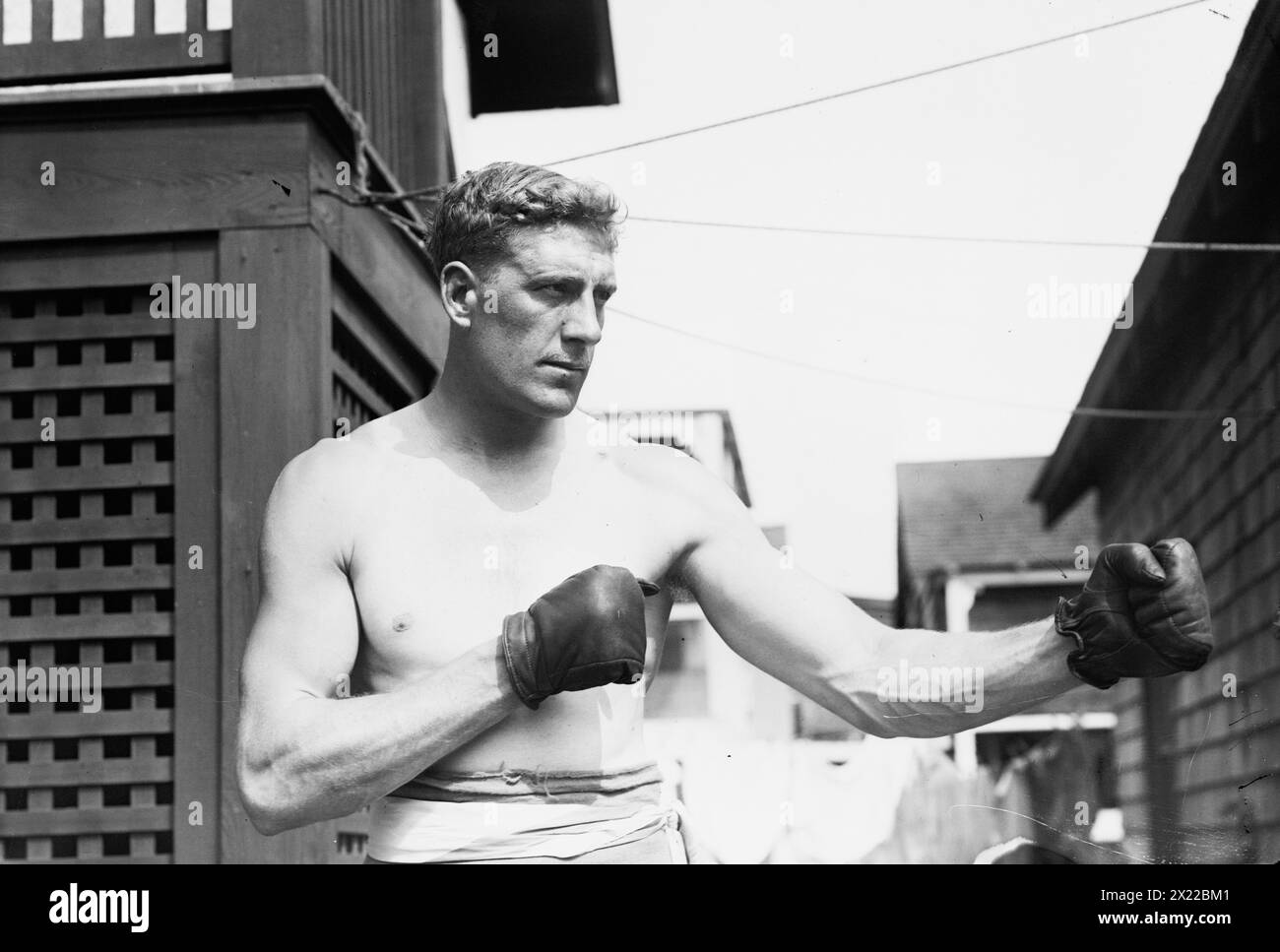 Bombardier Wells, 1912. Montre Bombardier Billy (William Thomas) Wells, boxeur anglais, se préparant à Rye, New York, pour combattre avec Al Panzer. Banque D'Images