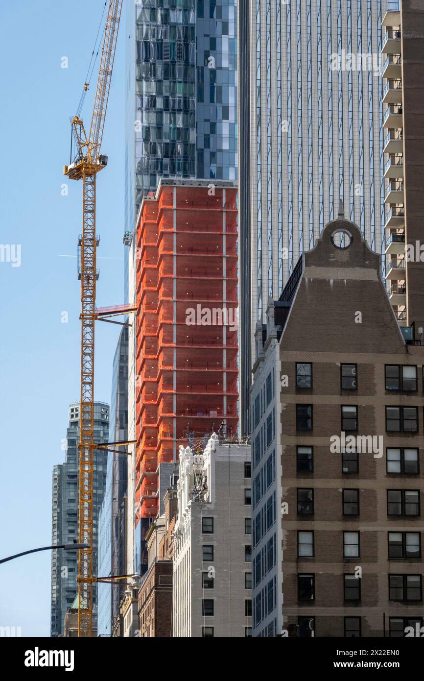 La construction se poursuit au 125 W. 57th sur Billionaires Road, 2024, New York City, États-Unis Banque D'Images