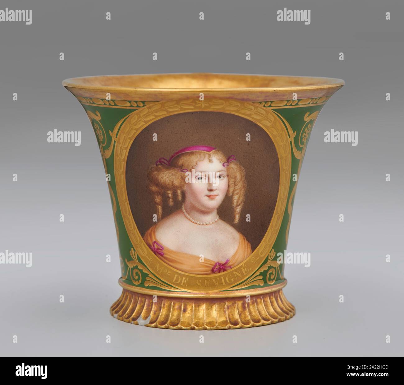 Tasse (tasse jasmin &#xc0 ; pied cannel&#xe9;, 1St taille) avec Portrait de Marie de Rabutin-Chantal, Madame de S&#xe9;vign&#xe9 ; (1626-1696), 1812. Banque D'Images