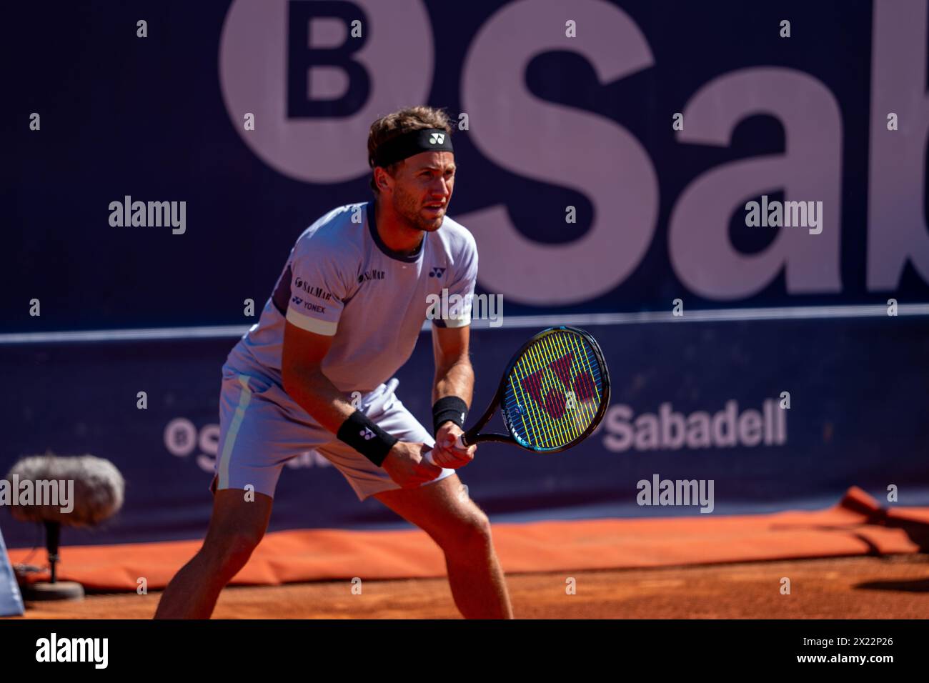 Barcelone, Espagne. 19 avril 2024. Open Barcelona ATP 500 Matteo Arnaldi vs Casper Ruud, l'Italien Arnaldi et le norvégien Ruud s'affrontent en quarts de finale du tournoi de Barcelone." Sur la photo : Matteo Arnaldi News Sports -Barcelone, Espagne vendredi 19 avril 2024 (photo par Eric Renom/LaPresse) crédit : LaPresse/Alamy Live News Banque D'Images