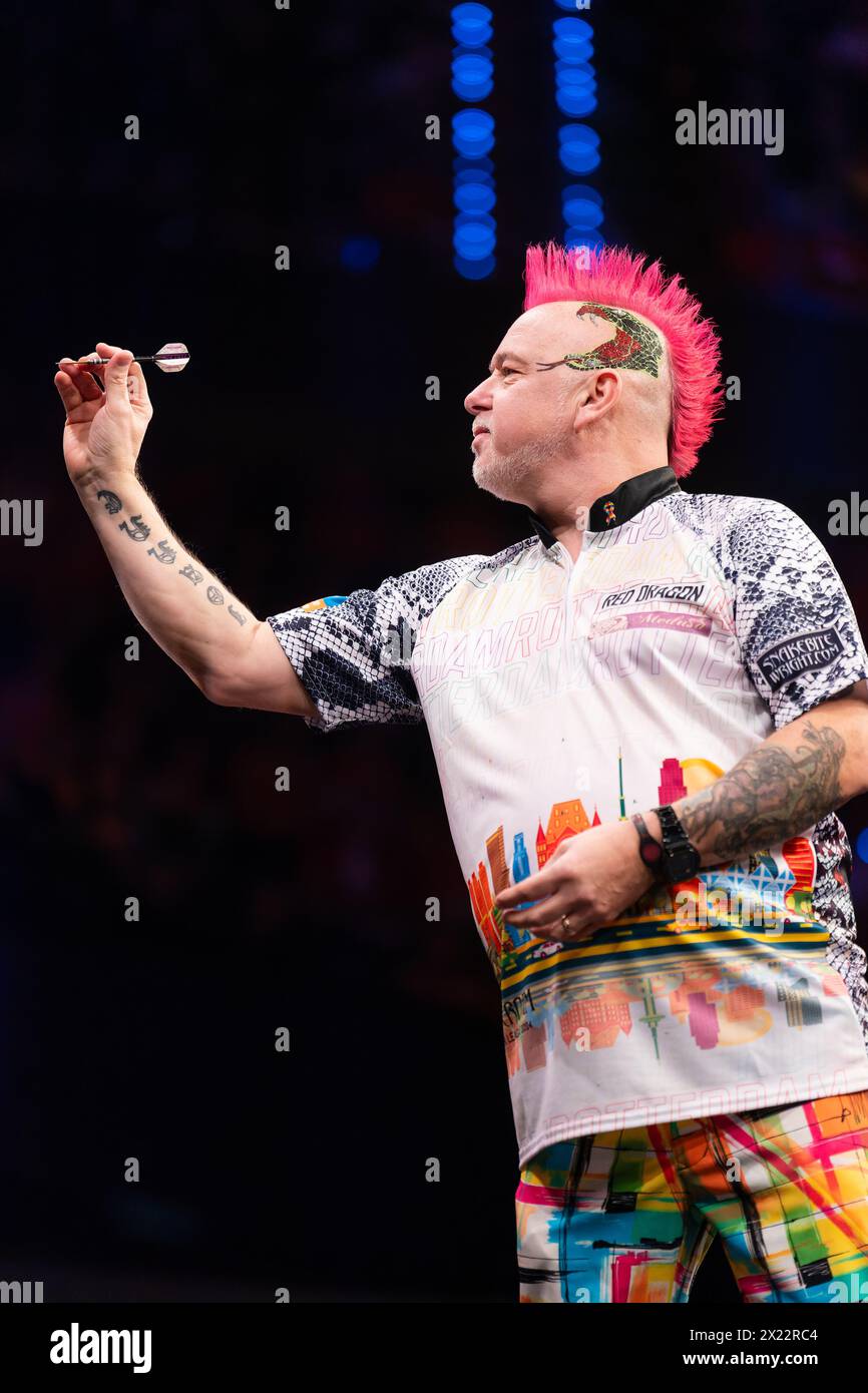 ROTTERDAM, PAYS-BAS - 18 AVRIL : Peter Wright de l'Écosse lors de la BetMGM premier League Darts - Rotterdam 2024 à Ahoy le 18 avril 2024 à Rotterdam, pays-Bas. (Photo de Joris Verwijst/BSR Agency) Banque D'Images