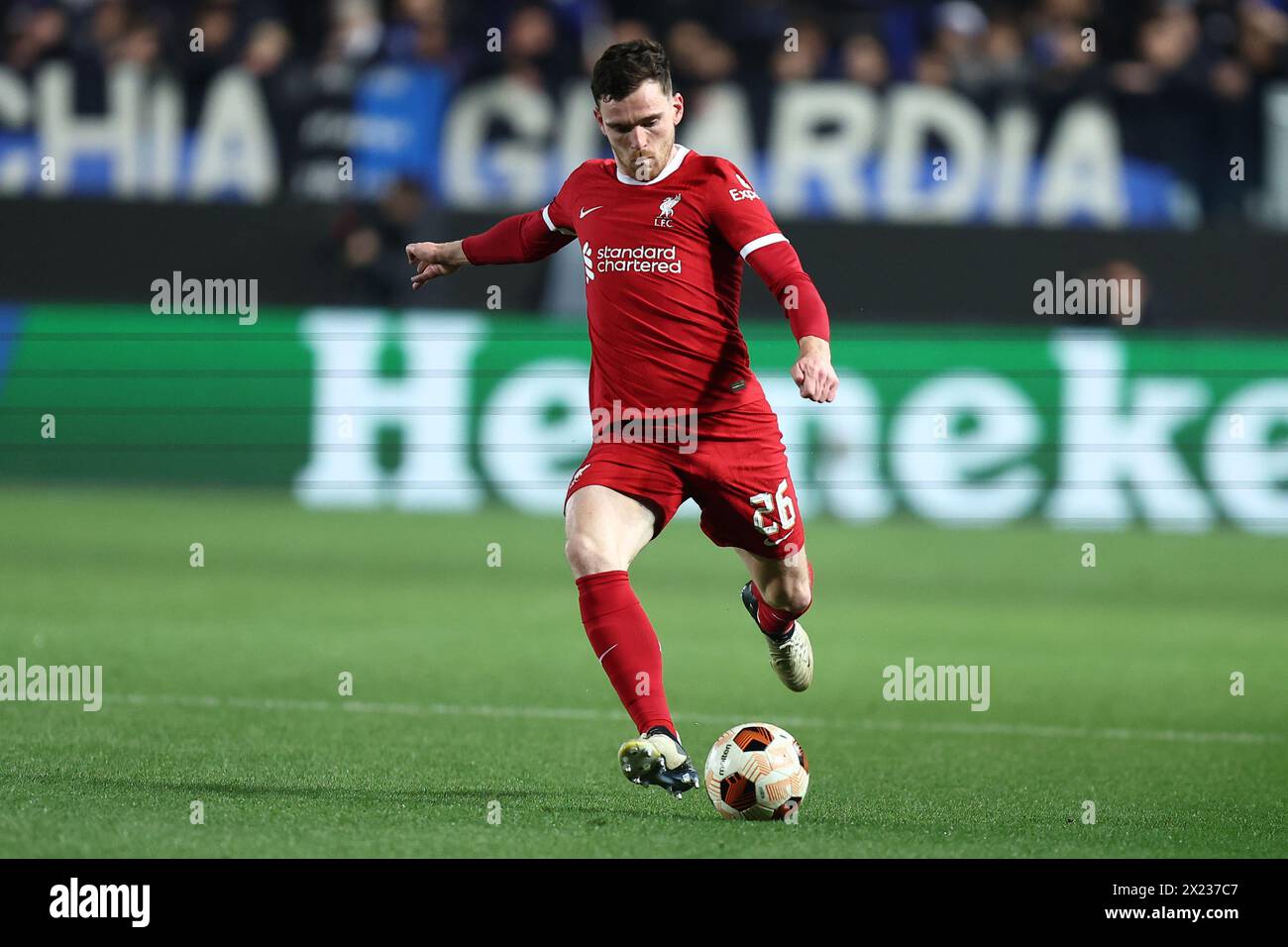 Bergame, Italie. 18 avril 2024. Andrew Robertson du Liverpool FC en action lors du match quart de finale de deuxième manche de l'UEFA Europa League entre Atalanta BC et Liverpool FC au Gewiss Stadium le 18 avril 2024 à Bergame, Italie . Crédit : Marco Canoniero/Alamy Live News Banque D'Images