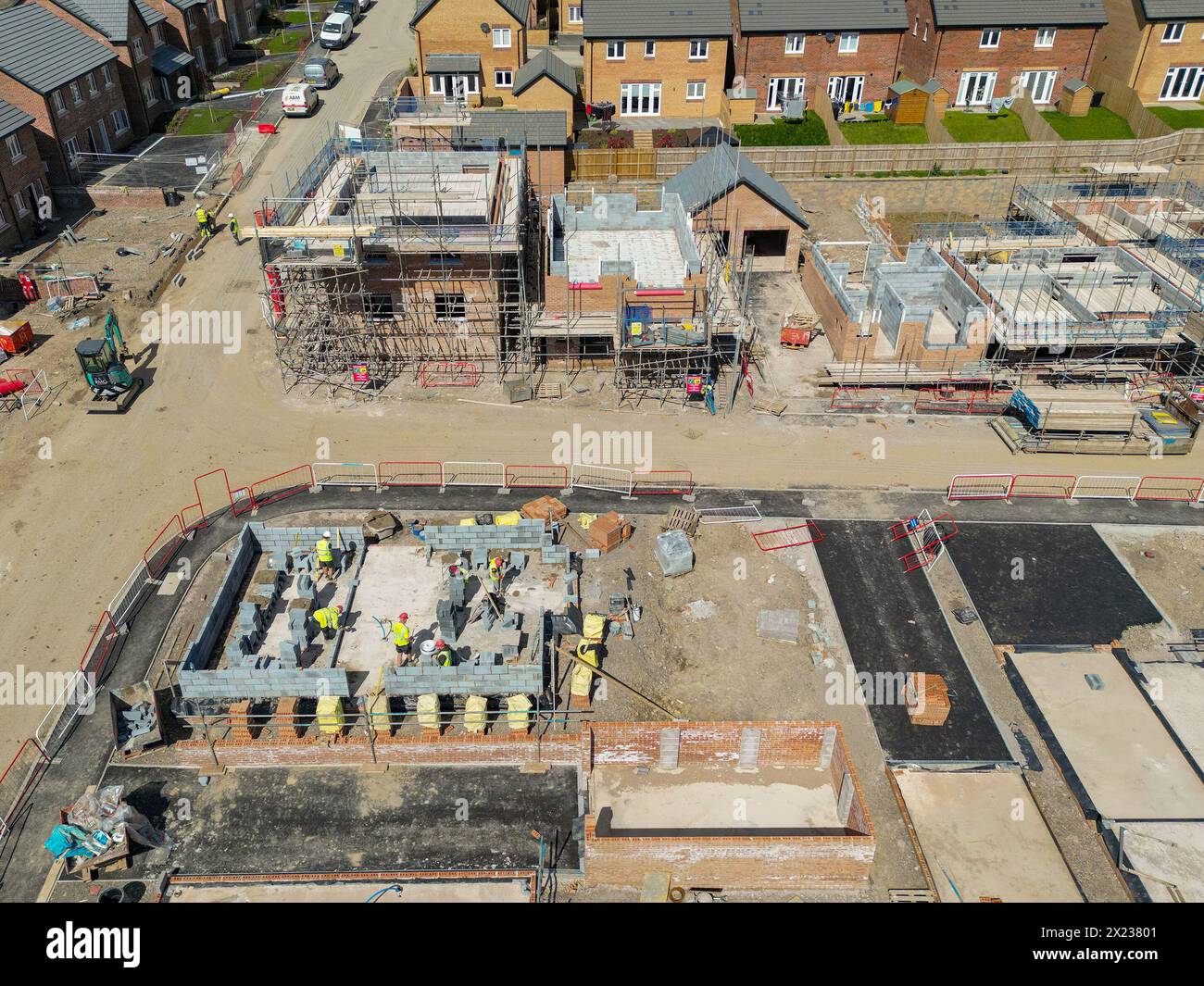 Pontypridd, pays de Galles - 18 avril 2024 : vue par drone d'un nouveau projet de logements de Bellway Homes à Llantwit Fardre près de Pontypridd, Banque D'Images Pontypridd, pays de Galles - 18 avril 2024 : vue par drone d'un nouveau projet de logements de Bellway Homes à Llantwit Fardre près de Pontypridd, Banque D'Images