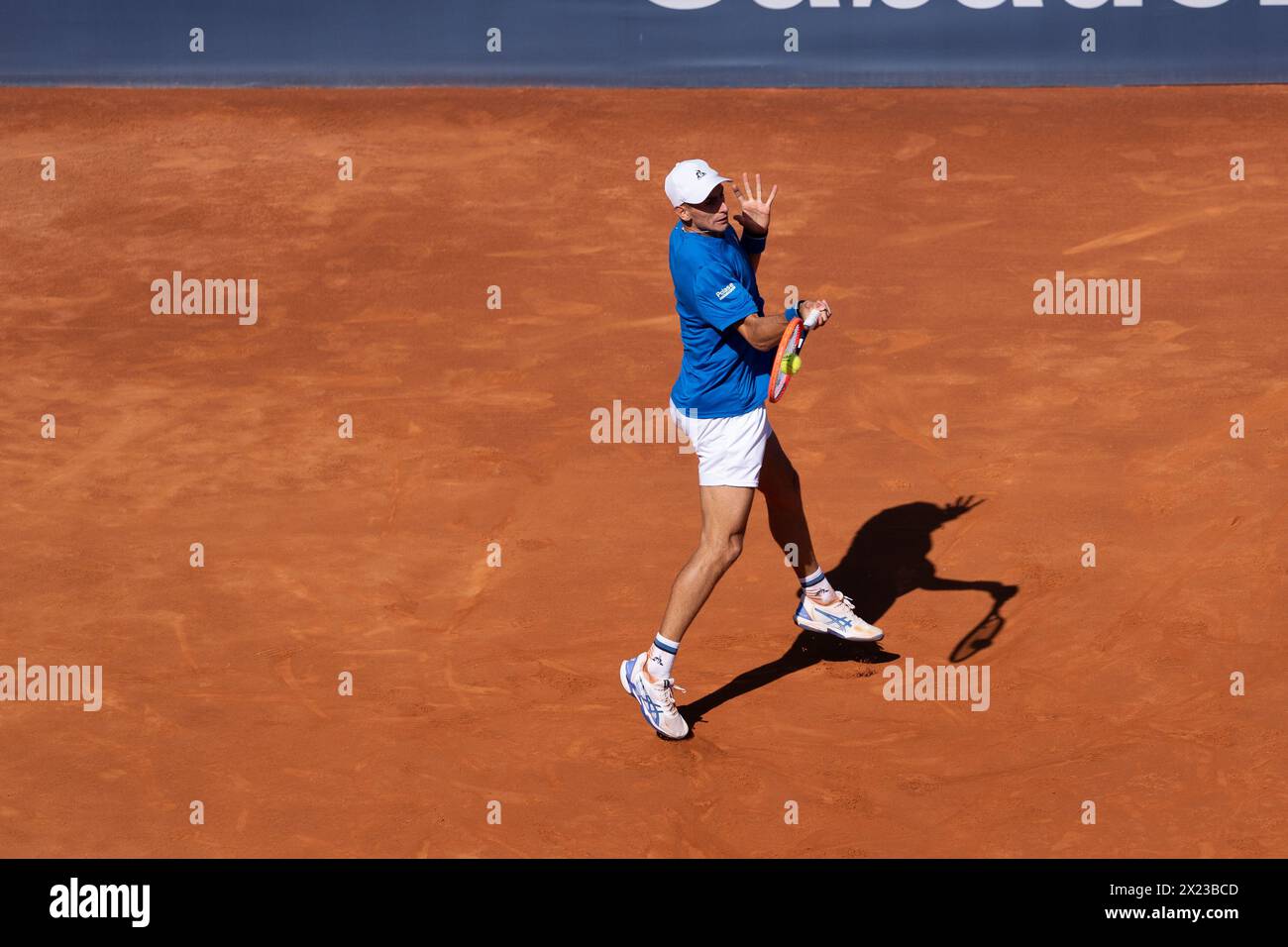 Barcelone, Espagne. 19 avril 2024. Open Barcelona ATP 500 Matteo Arnaldi vs Casper Ruud, Open Barcelona ATP 500 Matteo Arnaldi vs Casper Ruud, Ruud gagne Ruud gagne et avance en demi-finale de l'Open de Barcelone. Open Barcelona ATP 500 Matteo Arnaldi vs Casper Ruud, Ruud gana y pasa a las semifinales del Open de Barcelona. Sur la photo : matteo arnaldi News Sports -Barcelone, Espagne vendredi 19 avril 2024 (photo par Eric Renom/LaPresse) crédit : LaPresse/Alamy Live News Banque D'Images