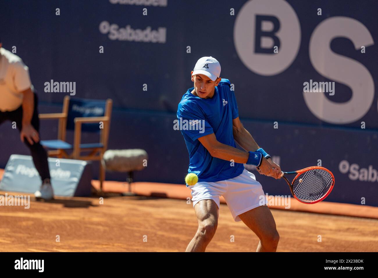 Barcelone, Espagne. 19 avril 2024. Open Barcelona ATP 500 Matteo Arnaldi vs Casper Ruud, Open Barcelona ATP 500 Matteo Arnaldi vs Casper Ruud, Ruud gagne Ruud gagne et avance en demi-finale de l'Open de Barcelone. Open Barcelona ATP 500 Matteo Arnaldi vs Casper Ruud, Ruud gana y pasa a las semifinales del Open de Barcelona. Sur la photo : matteo arnaldi News Sports -Barcelone, Espagne vendredi 19 avril 2024 (photo par Eric Renom/LaPresse) crédit : LaPresse/Alamy Live News Banque D'Images