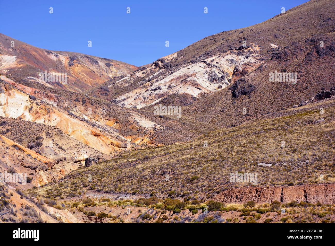 Chili ; Nord du Chili ; région d'Arica y Parinacota ; près de Putre ; paysage montagneux près des thermes de Jurasi Banque D'Images