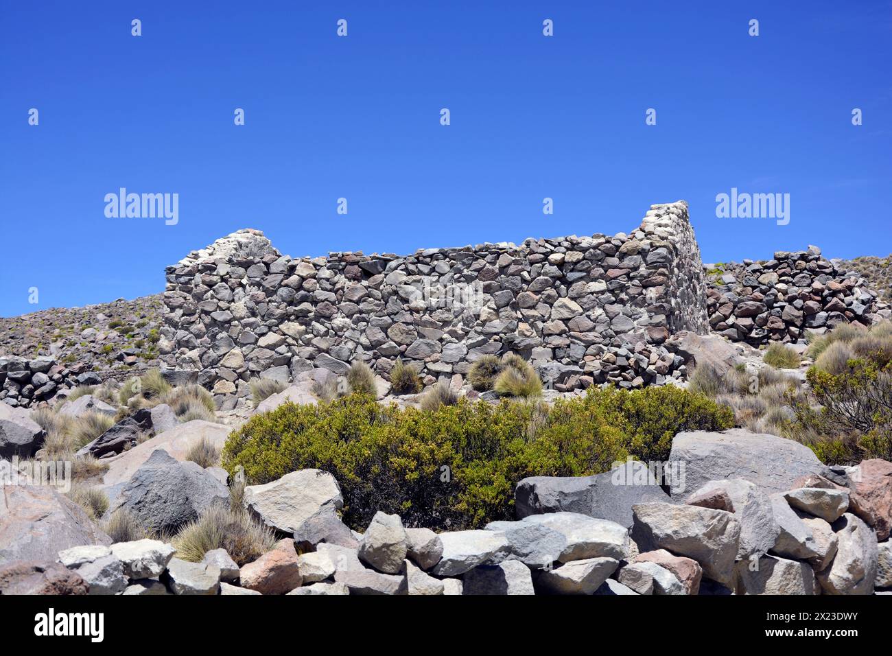Chili ; nord du Chili ; région d'Arica y Parinacota ; Parc national de Lauca ; ruines incas anciennes Banque D'Images