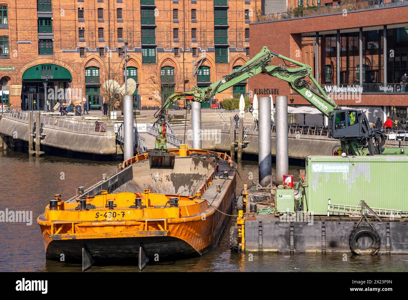 HafenCity, Überseequartier, Speicherstadt, Magdeburger Hafen, Musée maritime international de Hambourg, travaux de dragage, Allemagne, Banque D'Images