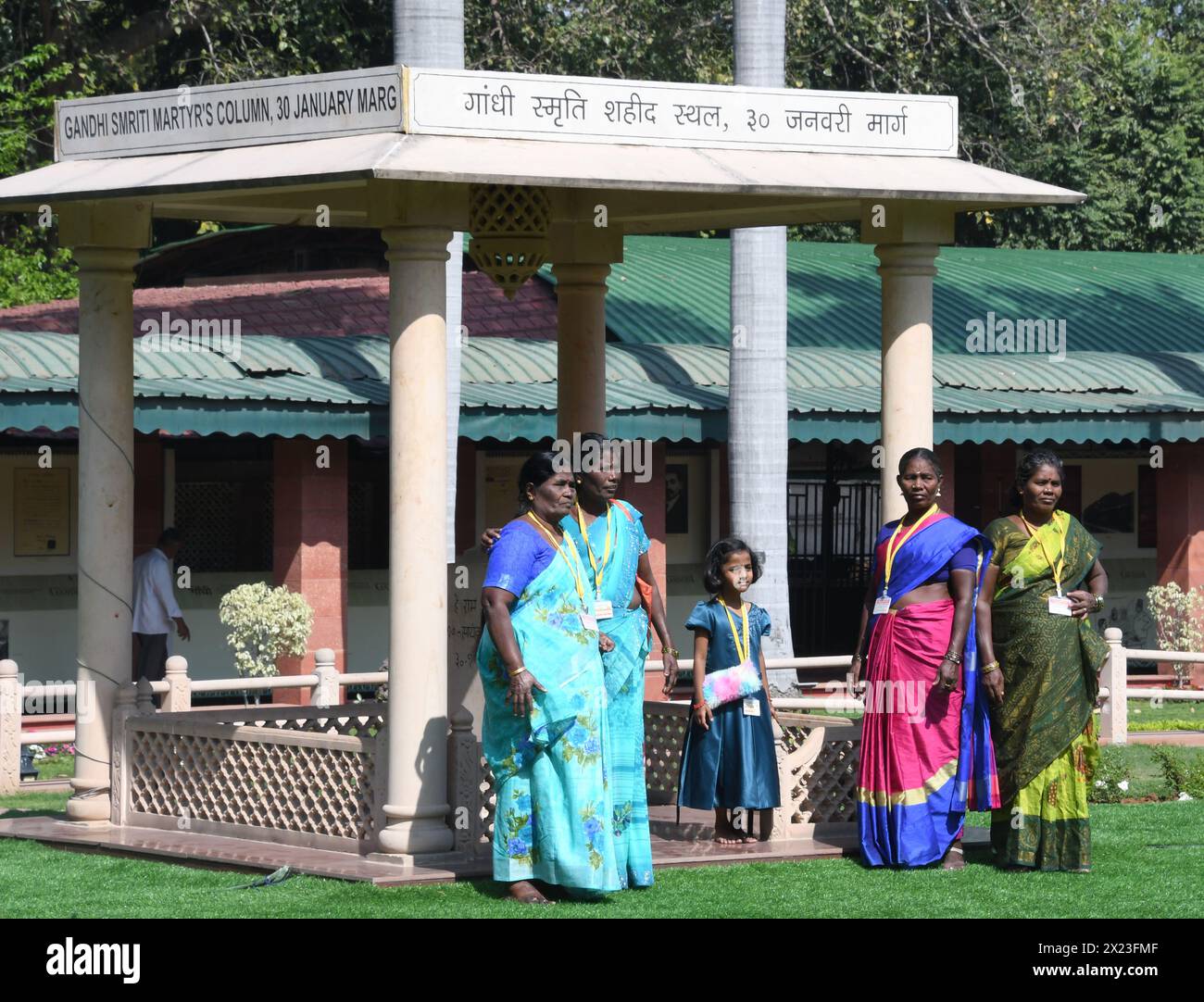 Delhi, États-Unis. 9 mars 2024. Le musée Gandhi Smriti est le musée de ce qui était autrefois connu sous le nom de Birla House. C'est là que Mahatma Gandhi a été assassiné le 30 janvier 1948. Des pas en béton montrent le chemin de sa dernière promenade de la maison au jardin où il a été abattu. Un pavillon dans le jardin est au-dessus de l'endroit où il a été tué. Le musée de Delhi, en Inde, est vu le 10 mars 2024. (Crédit image : © Mark Hertzberg/ZUMA Press Wire) USAGE ÉDITORIAL SEULEMENT! Non destiné à UN USAGE commercial ! Banque D'Images