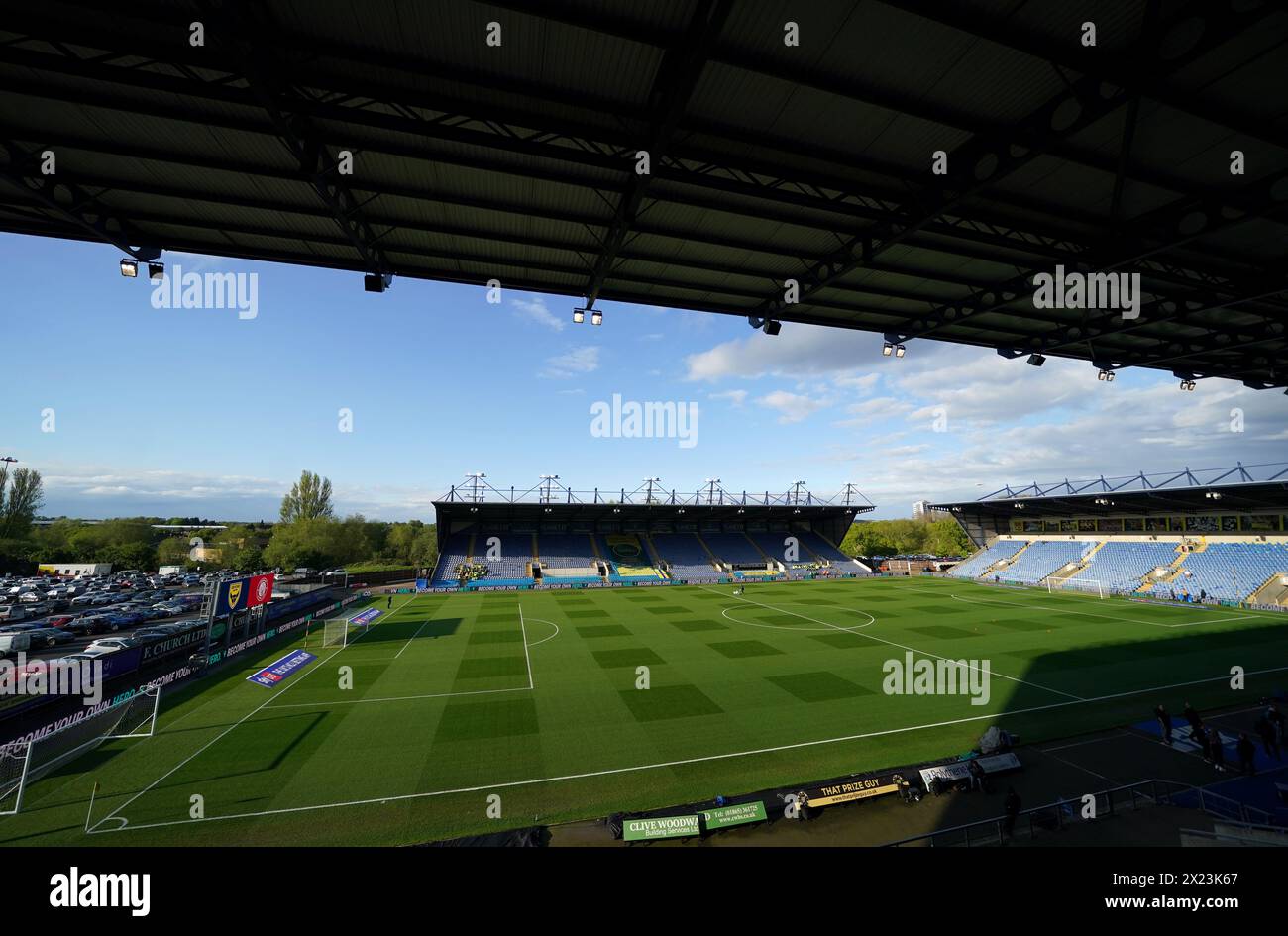 Une vue à l'intérieur du terrain avant le match Sky Bet League One au Kassam Stadium, Oxford. Date de la photo : vendredi 19 avril 2024. Banque D'Images