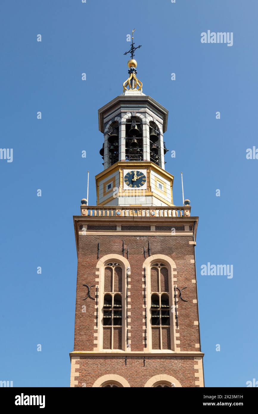 Nouvelle tour avec carillon dans la ville hanséatique de Kampen, Overijssel, pays-Bas. Banque D'Images