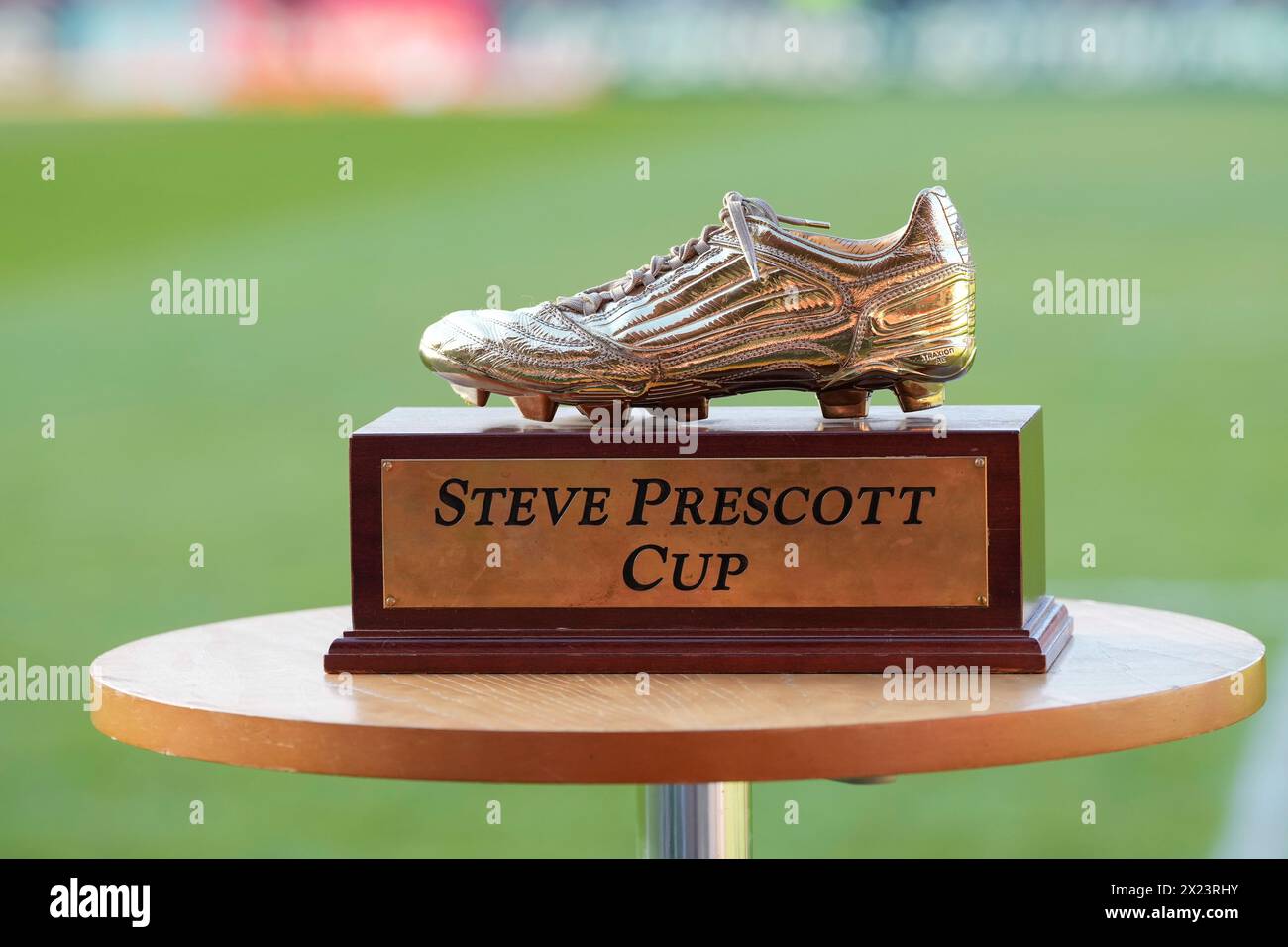 La Steve Prescott Cup (boot) le trophée joué pour chaque saison en mémoire de l'ancien joueur des deux camps le match de la Betfred Super League Round 8 St Helens vs Hull FC au Totally Wicked Stadium, St Helens, Royaume-Uni, 19 avril 2024 (photo Steve Flynn/News images) Banque D'Images