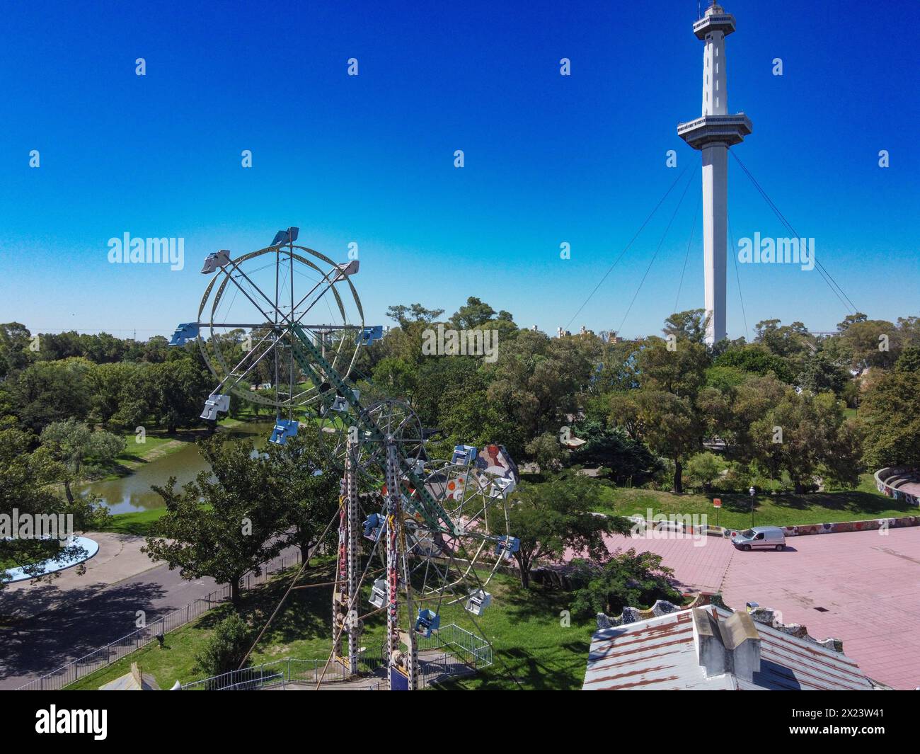 parc municipal interama abandonné dans les années 80 à lugano buenos aires et tour spatiale Banque D'Images