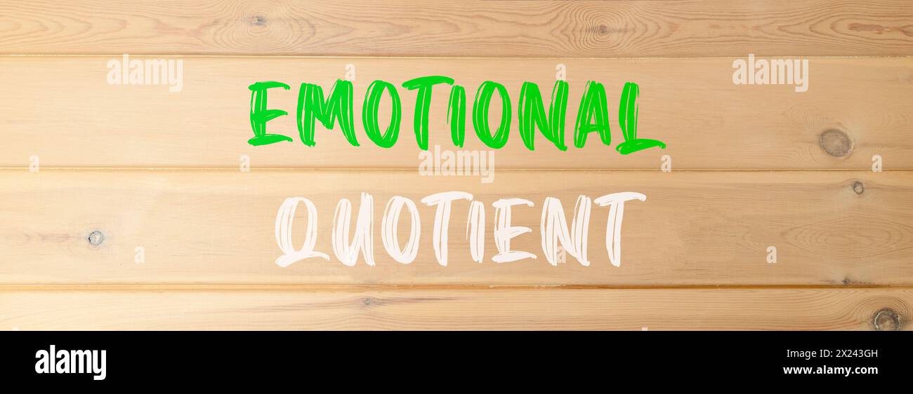 Symbole du quotient émotionnel EQ. Concepts mots EQ quotient émotionnel sur beau mur en bois. Beau fond de mur en bois. Psychologie des affaires EQ e Banque D'Images