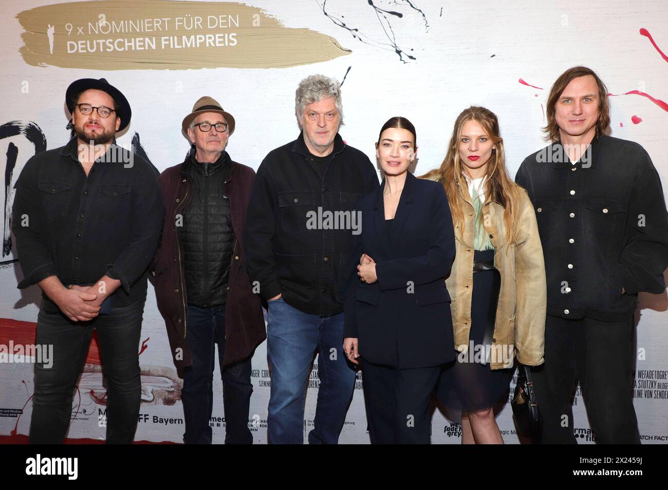 Ronald Zehrfeld, Hans-Uwe Bauer, Matthias Glasner, Anna Bederke, Lilith Stangenberg und Lars Eidinger BEI der Premiere des Kinofilms Sterben in den Zeise Kinos. Hambourg, 19.04.2024 *** Ronald Zehrfeld, Hans Uwe Bauer, Matthias Glasner, Anna Bederke, Lilith Stangenberg et Lars Eidinger lors de la première du film Sterben au Zeise Cinemas Hambourg, 19 04 2024 Foto:xgbrcix/xFuturexImagex sterben_hamburg_4411 Banque D'Images