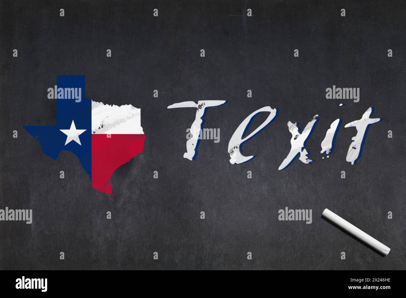 Tableau noir avec dessiné la carte du Texas remplie du drapeau texan et du mot « Texit » à côté. Banque D'Images