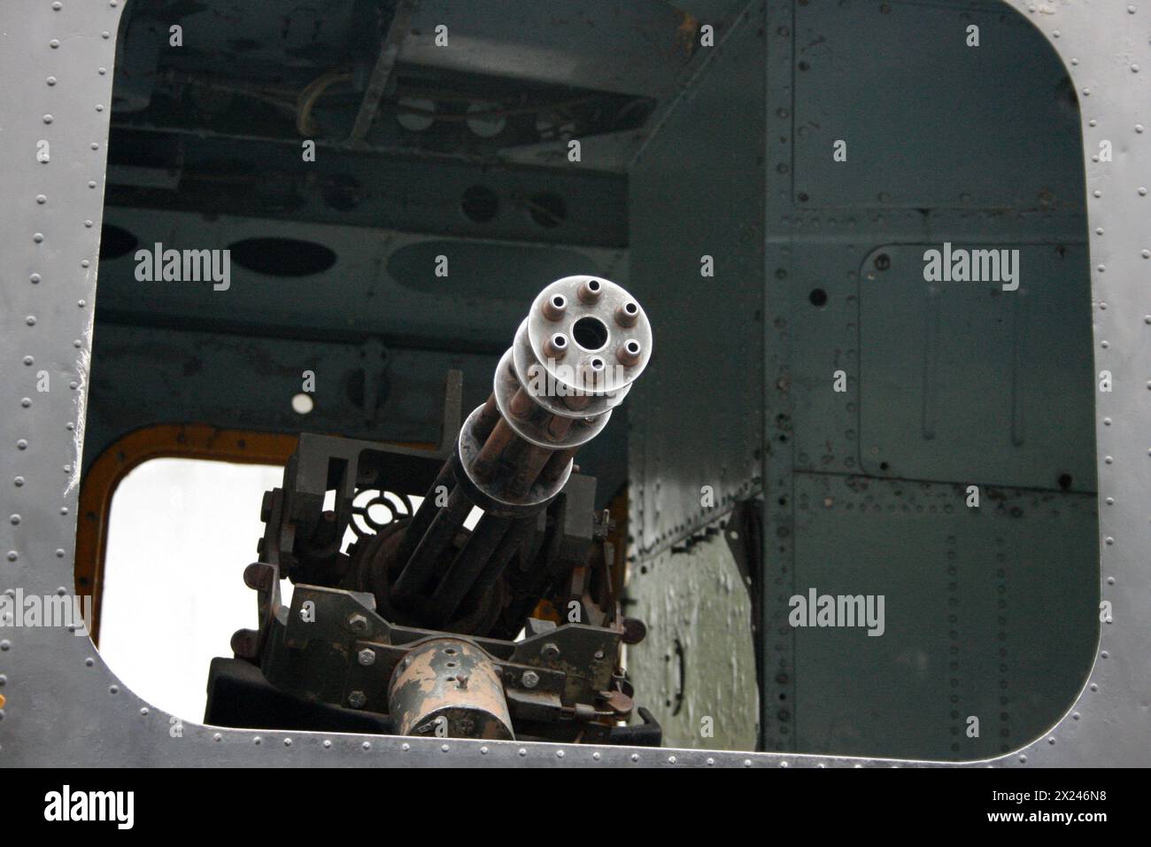 Mitrailleuse d'un Iroquois Bell UH-1 (surnommé 'Huey'). Cet hélicoptère a été largement utilisé pendant la guerre du Vietnam. Plus de 40 pays l'utilisent ou l'utilisent Banque D'Images