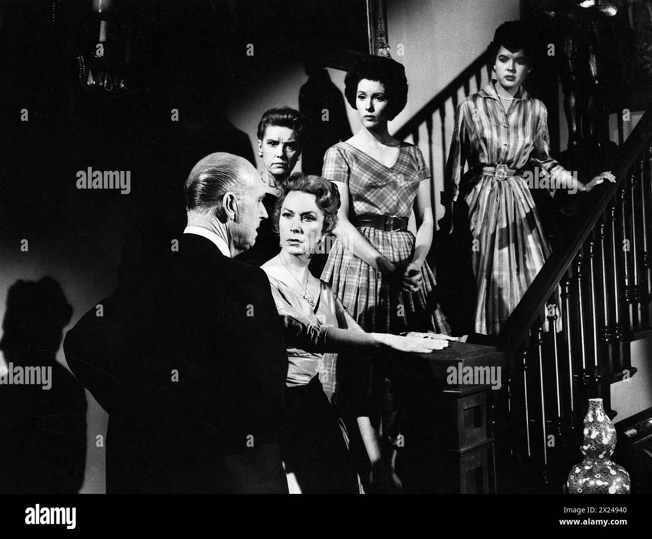 Gavin Gordon, Lenita Lane, Agnes Moorehead, Elaine Edwards, Darla Hood, sur le plateau du film, 'The Bat', artistes alliés, 1959 Banque D'Images