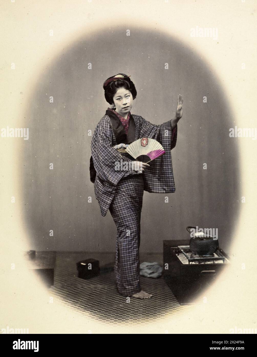 Dancing Girl, 1868 Felice Beato, photographe tirée argentée couleur à la main Banque D'Images