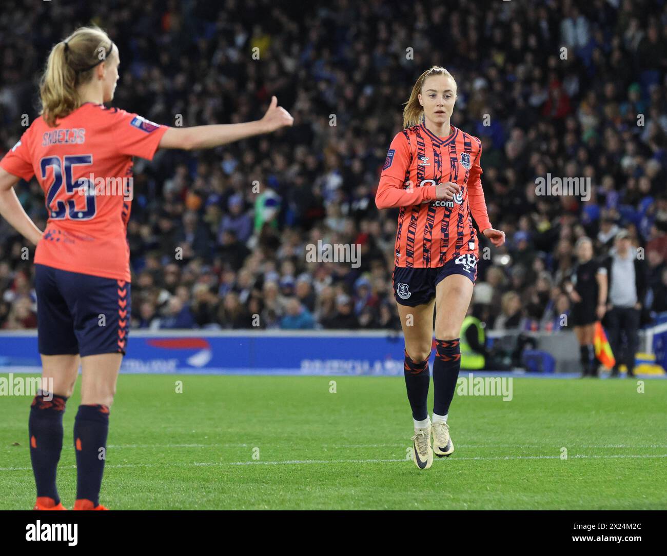 Brighton, Royaume-Uni. 19 avril 2024. Brighton, Angleterre, 19 avril 2024 : Karen Holmgaard (Everton 28) pendant le match WSL entre Brighton Hove Albion et Everton au stade Amex, Brighton, Angleterre, le 19 avril 2024 (Bettina Weissensteiner/SPP) crédit : SPP Sport Press photo. /Alamy Live News Banque D'Images