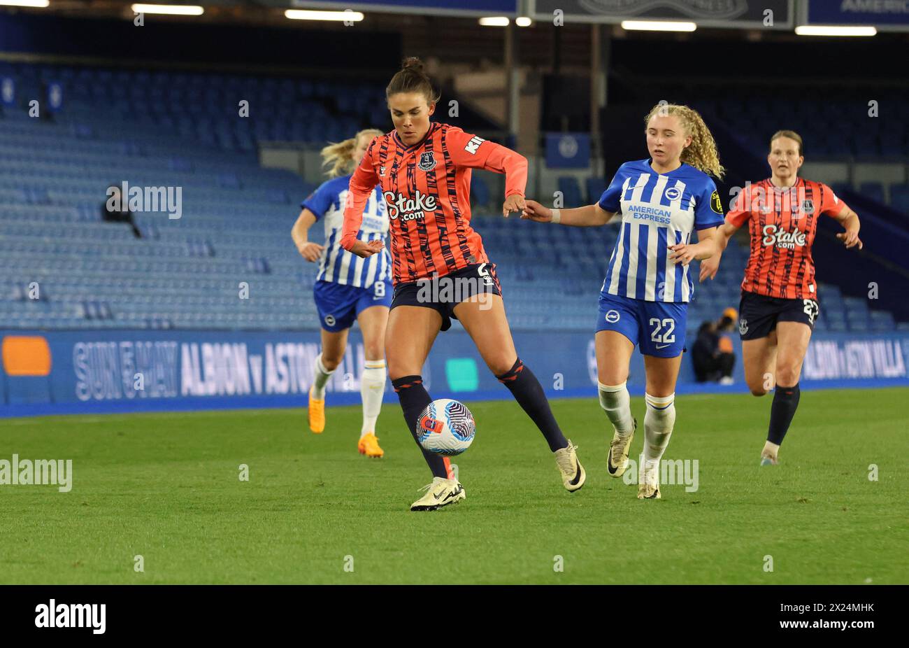 Brighton, Royaume-Uni. 19 avril 2024. Brighton, Angleterre, 19 avril 2024 : Katrine Veje (Everton 2) pendant le match WSL entre Brighton Hove Albion et Everton au stade Amex, Brighton, Angleterre, le 19 avril 2024 (Bettina Weissensteiner/SPP) crédit : SPP Sport Press photo. /Alamy Live News Banque D'Images