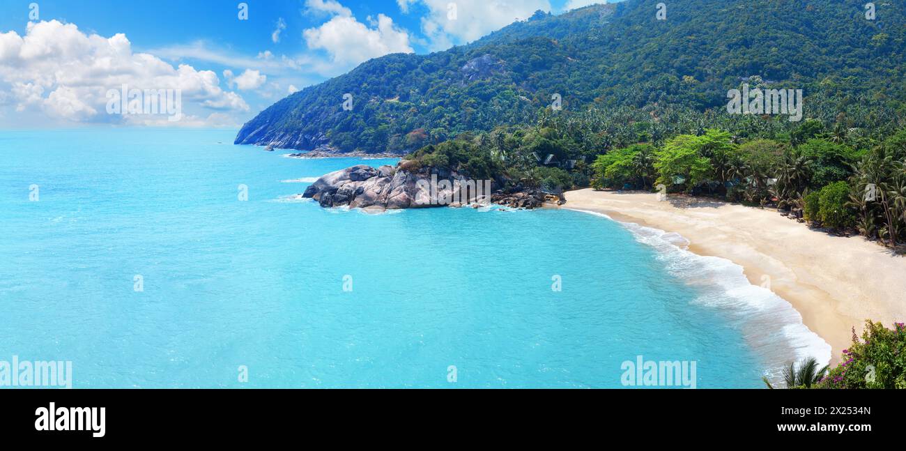 Vue sur la mer sur la plage de l'île tropicale, panorama sur l'océan, paysage de point de vue de montagne, Koh Phangan, parc national Haad Than sadet, Surat Thani, Thaïlande Banque D'Images