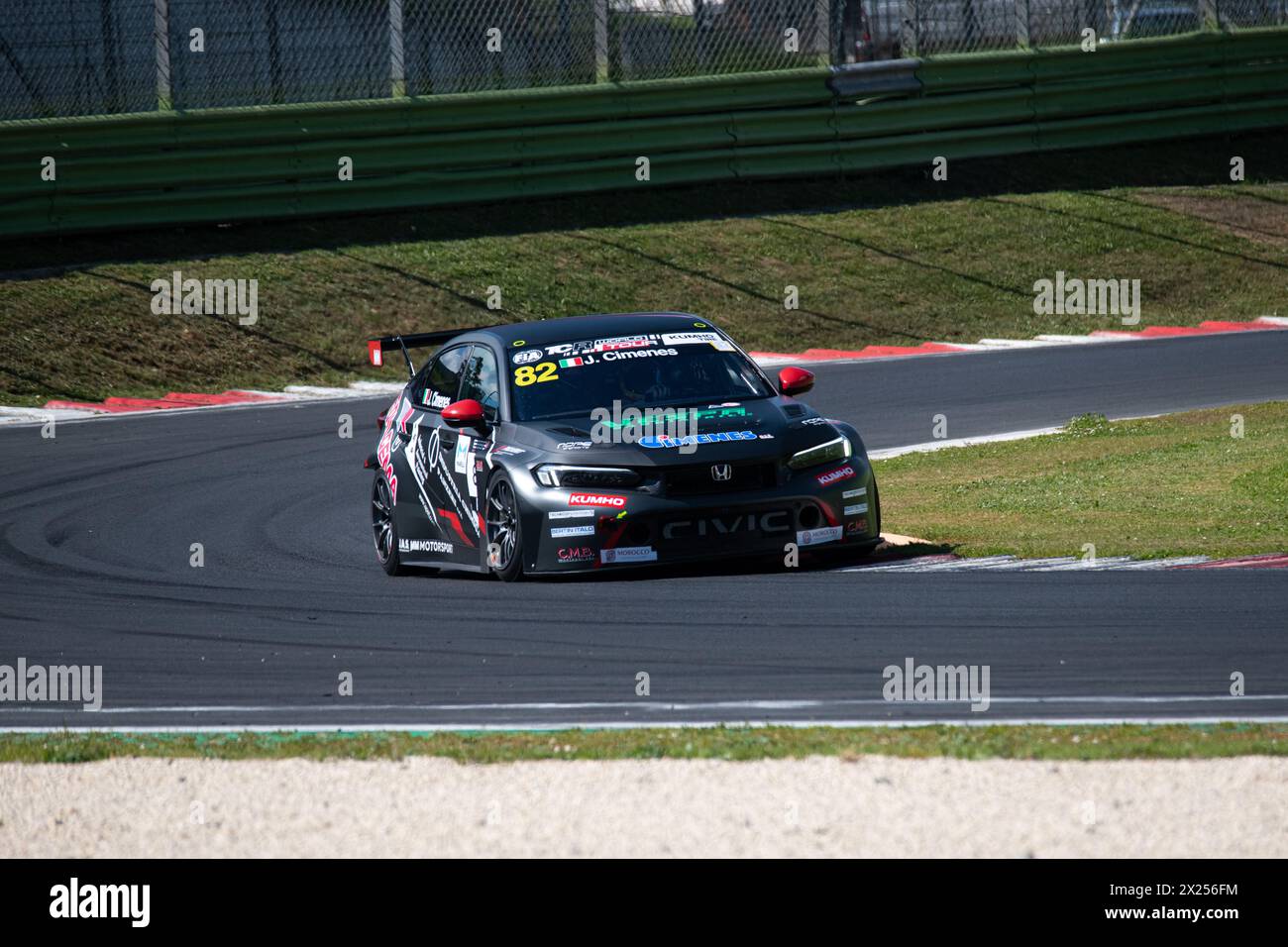 Circuit de Vallelunga, Rome, Italie 19-04-2024 - FIA TCR World Tour, essais libres. Jacopo Giuseppe Cimenes (Honda, MM Motorsport) en action sur circuit. Crédit photo : Fabio Pagani/Alamy Live News Banque D'Images