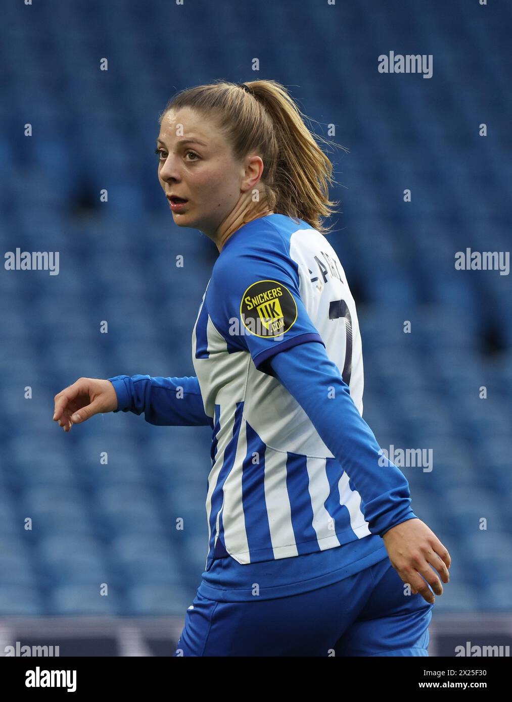 Brighton, Royaume-Uni. 19 avril 2024. Brighton's Veatriki Sarri lors du match de Super League féminin entre Brighton & Hove `Albion et Everton au stade American Express. Crédit : James Boardman/Alamy Live News Banque D'Images