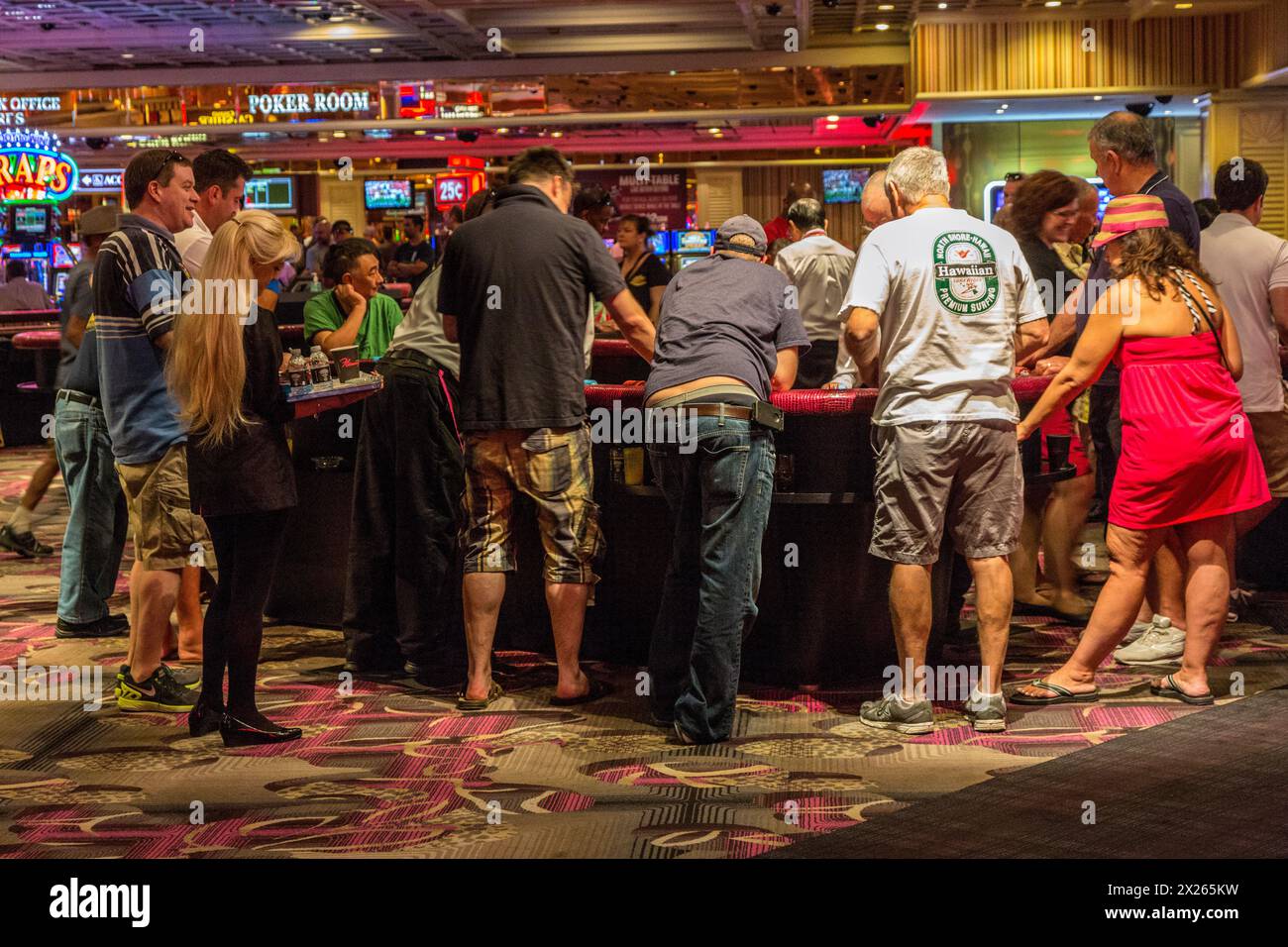 Las Vegas, Nevada. Flamingo Casino. Les clients de tables de jeu. Banque D'Images