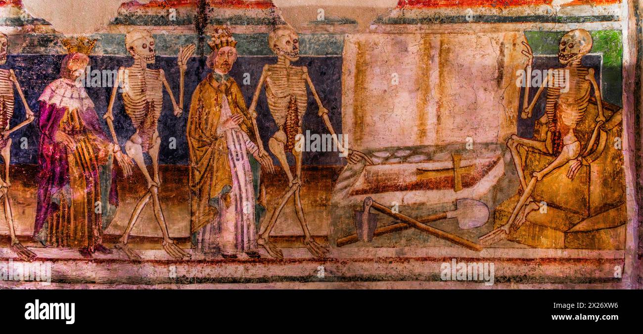 Danse de la mort sur le mur sud, l'égalité de tous devant la mort, fresques gothiques de 1490, un point culminant de la peinture murale médiévale, par Banque D'Images