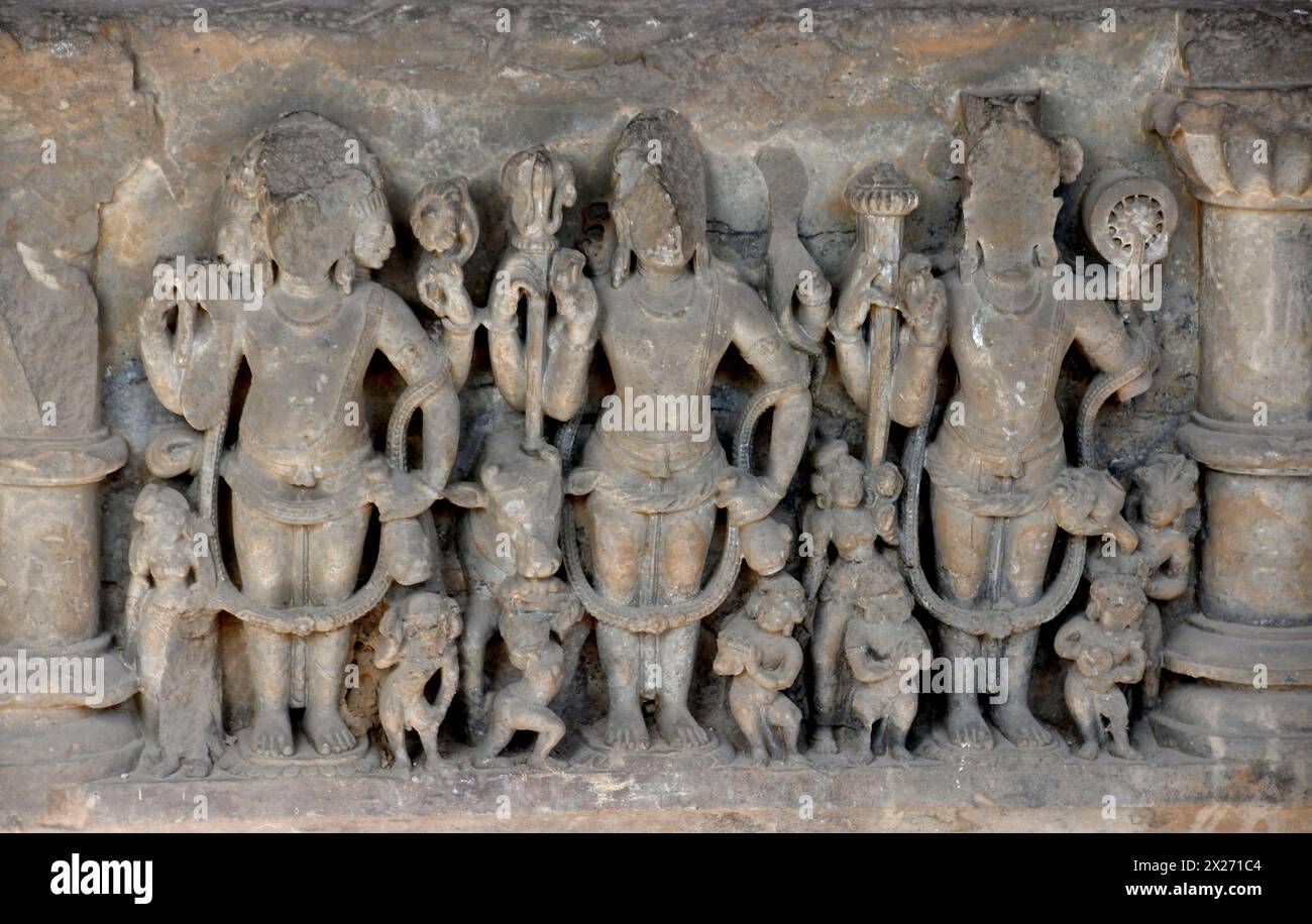 14 mars 2024, Abhaneri, Rajasthan, USA : les Chand Baori marchent bien dans le village d'Abhaneri dans l'État du Rajasthan, en Inde. 15 mars 2024. L'un des plus grands puits à marches au monde, il a été construit au IXe siècle après JC par le roi Chanda. Il a été construit pour conserver l'eau et fournir un soulagement de la chaleur. Plus de 3 500 marches descendent 13 niveaux ou environ 30 mètres (crédit image : © Mark Hertzberg/ZUMA Press Wire) USAGE ÉDITORIAL SEULEMENT! Non destiné à UN USAGE commercial ! Banque D'Images