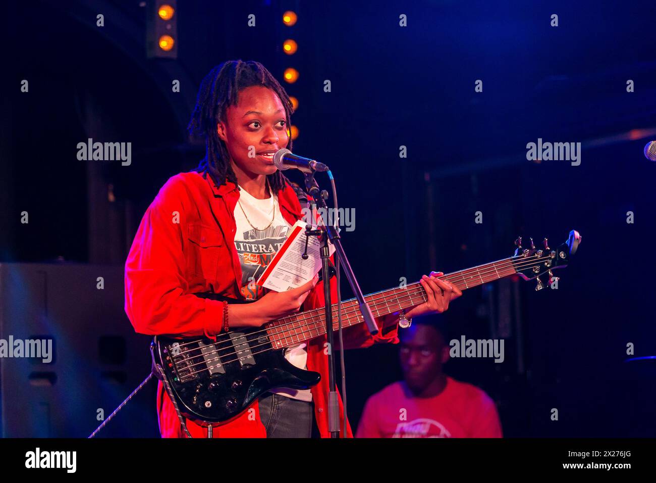 Kings Heath, Birmingham, Royaume-Uni. 20 avril 2024. Auteur Adele Oliver se produit dans le cadre du SON NOIR, CHANSON ET SOMA. DEEPING IT : une EXPÉRIENCE LIVE au Heath Bookshop Literature and Music Festival, Kings Heath, Birmingham, Royaume-Uni crédit : Peter Lopeman/Alamy Live News Banque D'Images