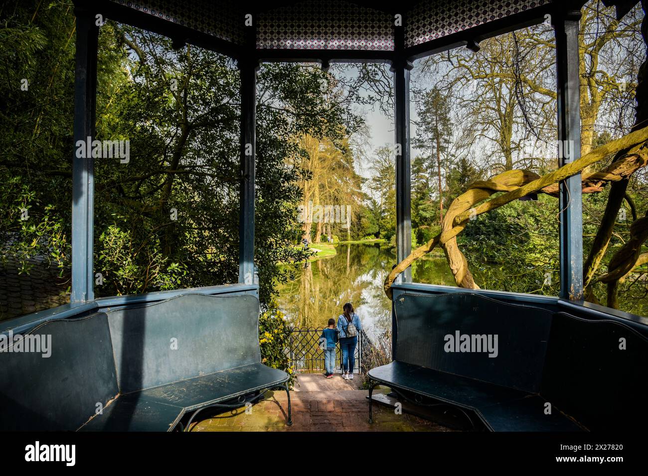 Chatenay Malabry - France - 21 mars 2024 : vue sur le magnifique parc de la vallée du loup dans le mallabry de Chatenay Banque D'Images