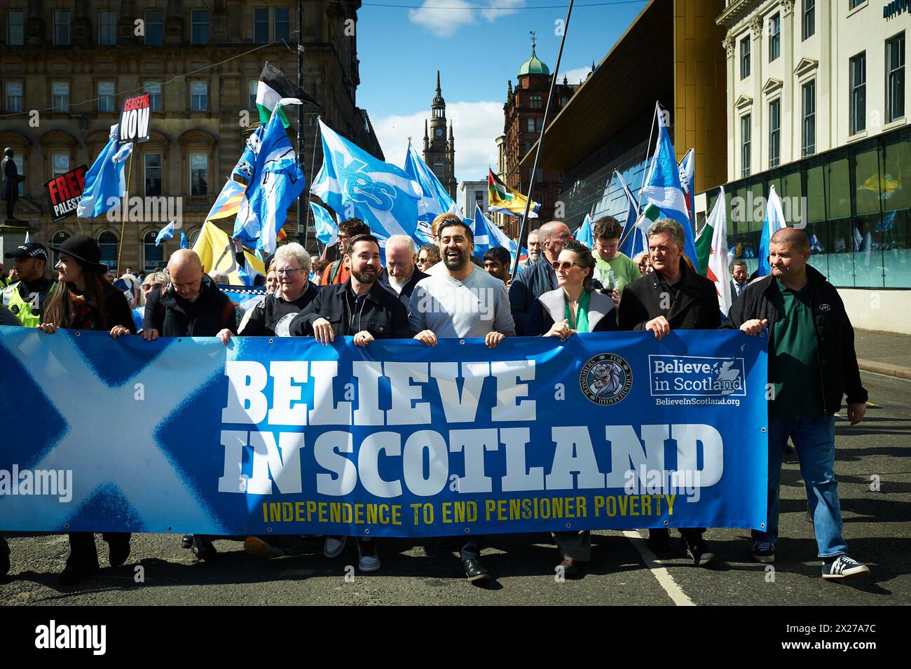 Glasgow Écosse, Royaume-Uni 20 avril 2024. March and Rally for a Independent Scotland passe par la ville jusqu'à George Square avec des conférenciers dont le premier ministre écossais Humza Yousaf. crédit sst/alamy live news Banque D'Images