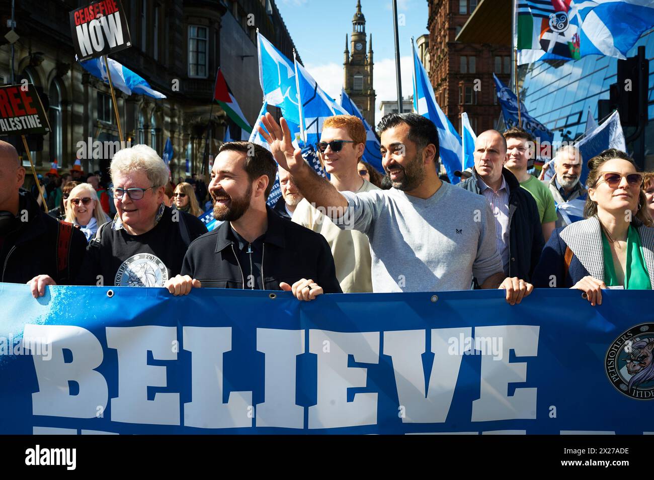 Glasgow Écosse, Royaume-Uni 20 avril 2024. March and Rally for a Independent Scotland passe par la ville jusqu'à George Square avec des conférenciers dont le premier ministre écossais Humza Yousaf. crédit sst/alamy live news Banque D'Images