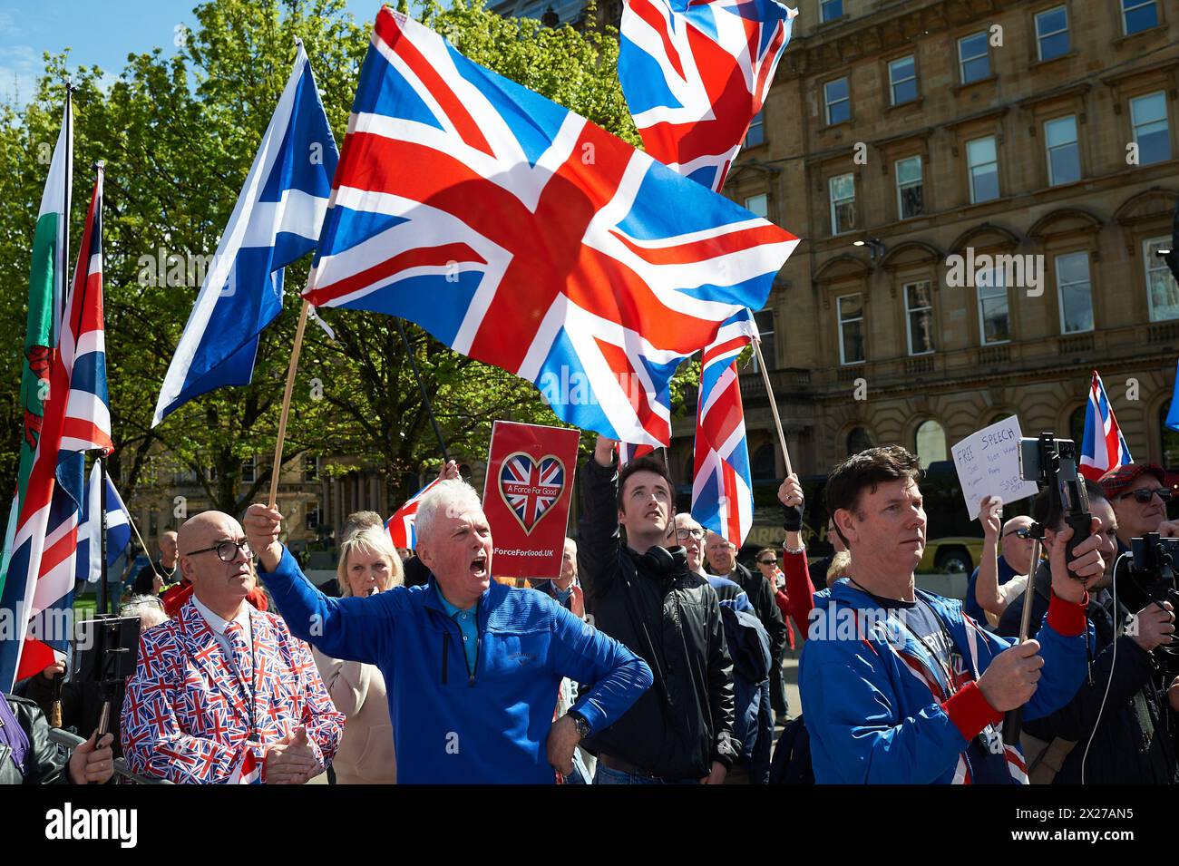 Glasgow Écosse, Royaume-Uni 20 avril 2024. Une contre-manifestation pro-syndicale a lieu à George Square pendant la Marche et le rassemblement pour une Écosse indépendante. crédit sst/alamy live news Banque D'Images