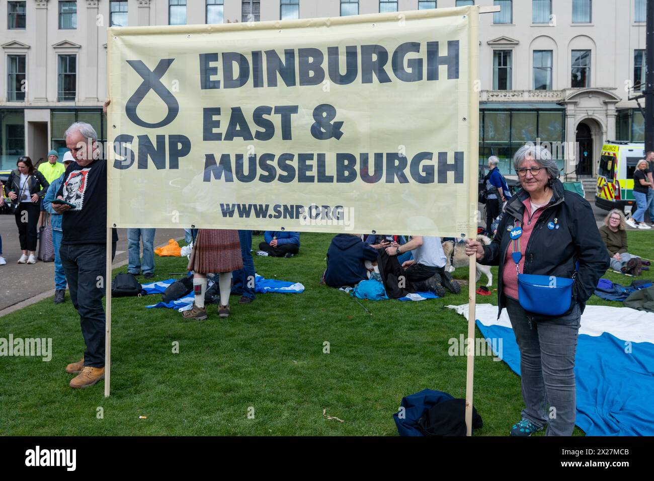 Glasgow, Écosse, Royaume-Uni. 20 avril 2024. Croyez en la toute première marche et rassemblement écossais pour une Écosse indépendante. Les supporters ont défilé de Kelvingrove Park à George Square, où des orateurs, dont Humza Yousaf, premier ministre écossais, ont pris la parole lors du rassemblement. Crédit : R.Gass/Alamy Live News Banque D'Images