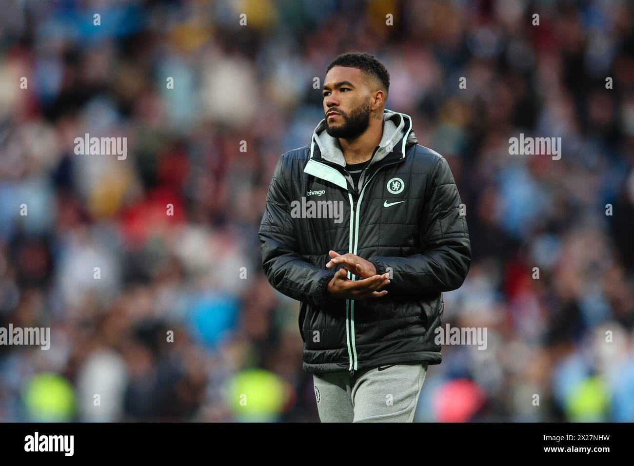 LONDRES, Royaume-Uni - 20 avril 2024 : Reece James de Chelsea applaudit les fans après la demi-finale de la Coupe de football Emirates entre Manchester City FC et Chelsea FC au stade de Wembley (crédit : Craig Mercer/ Alamy Live News) Banque D'Images